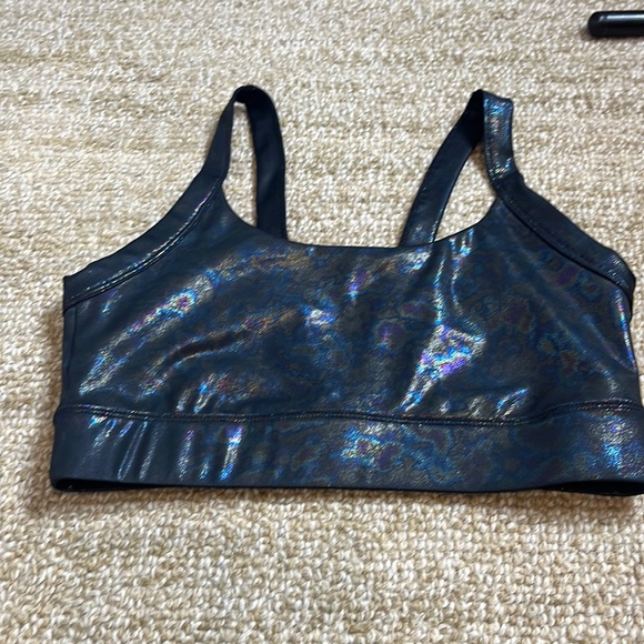 Carbon38 Other - Carbon 38 holographic V back sports bra